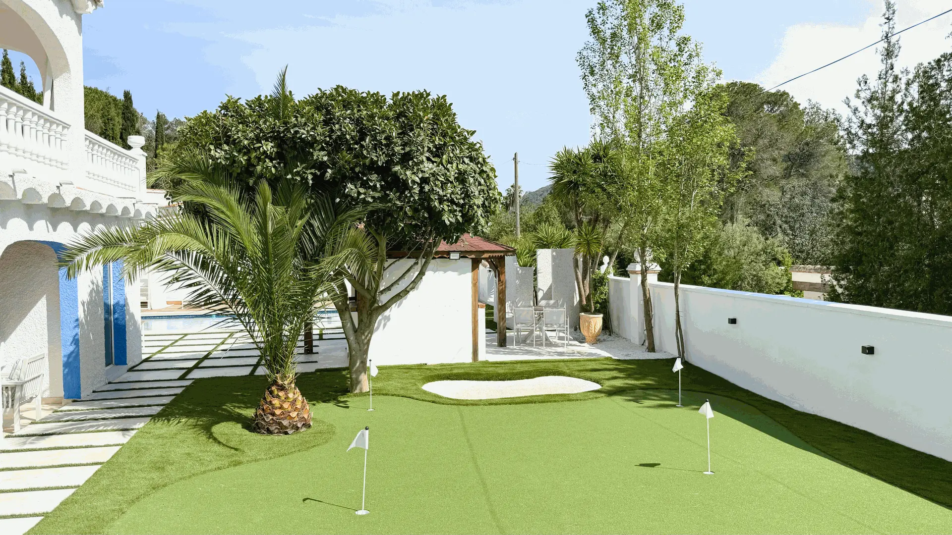 Putting Green Palme und Bäume