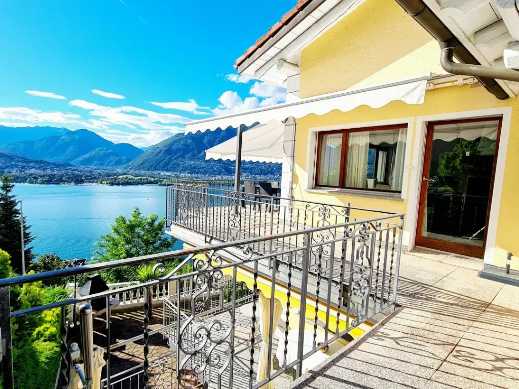 Villeta im Tessin mit unverbaubarer Sicht auf den Lago Maggiore